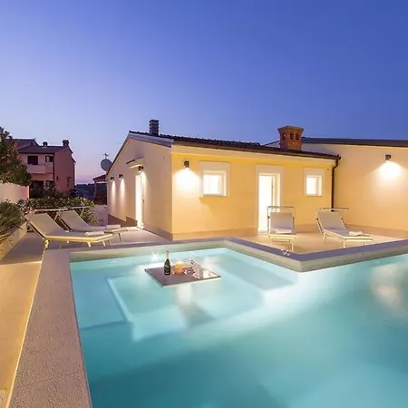 Mit Privatpool Fuer 7 Personen Ca 110 Qm In Banjole, Istrien Istrische Riviera Банджоле