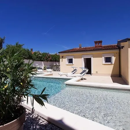 Mit Privatpool Fuer 7 Personen Ca 110 Qm In Banjole, Istrien Istrische Riviera *