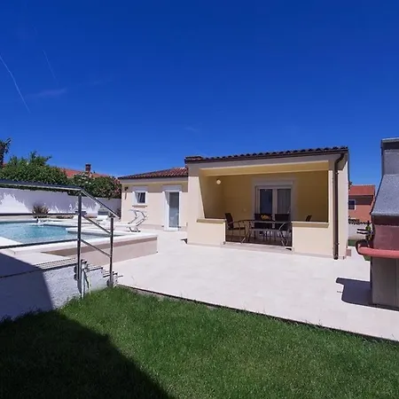 Mit Privatpool Fuer 7 Personen Ca 110 Qm In Banjole, Istrien Istrische Riviera Holiday home *