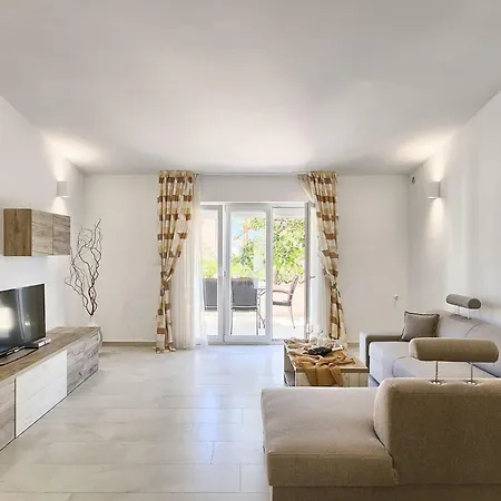 Mit Privatpool Fuer 7 Personen Ca 110 Qm In Banjole, Istrien Istrische Riviera * Banjole