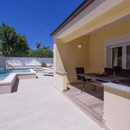 Holiday home Mit Privatpool Fuer 7 Personen Ca 110 Qm In Banjole, Istrien Istrische Riviera