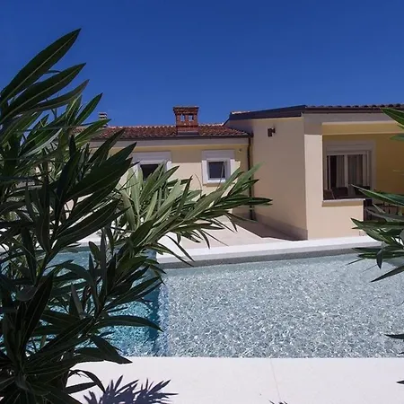 Mit Privatpool Fuer 7 Personen Ca 110 Qm In Banjole, Istrien Istrische Riviera